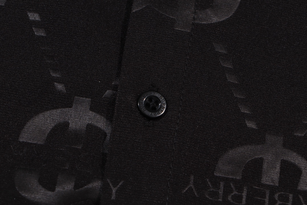 【BURBERRY 公式旗艦店】バーバリー シャツ ご好評に付き再入荷 240716