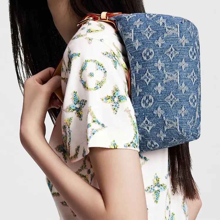 Louis Vuitton 多用途な【ハンドバッグ】モノグラム コンパクト M82949