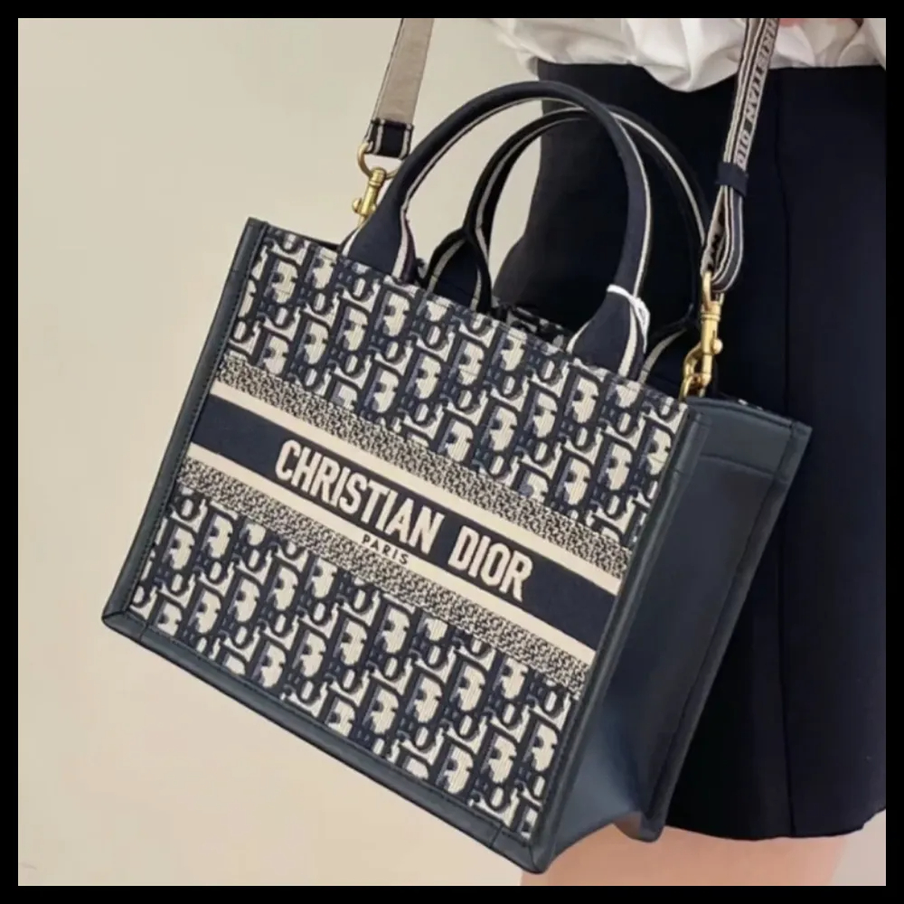 スタイリッシュで可愛い★DIOR BOOK TOTE バッグ スモール