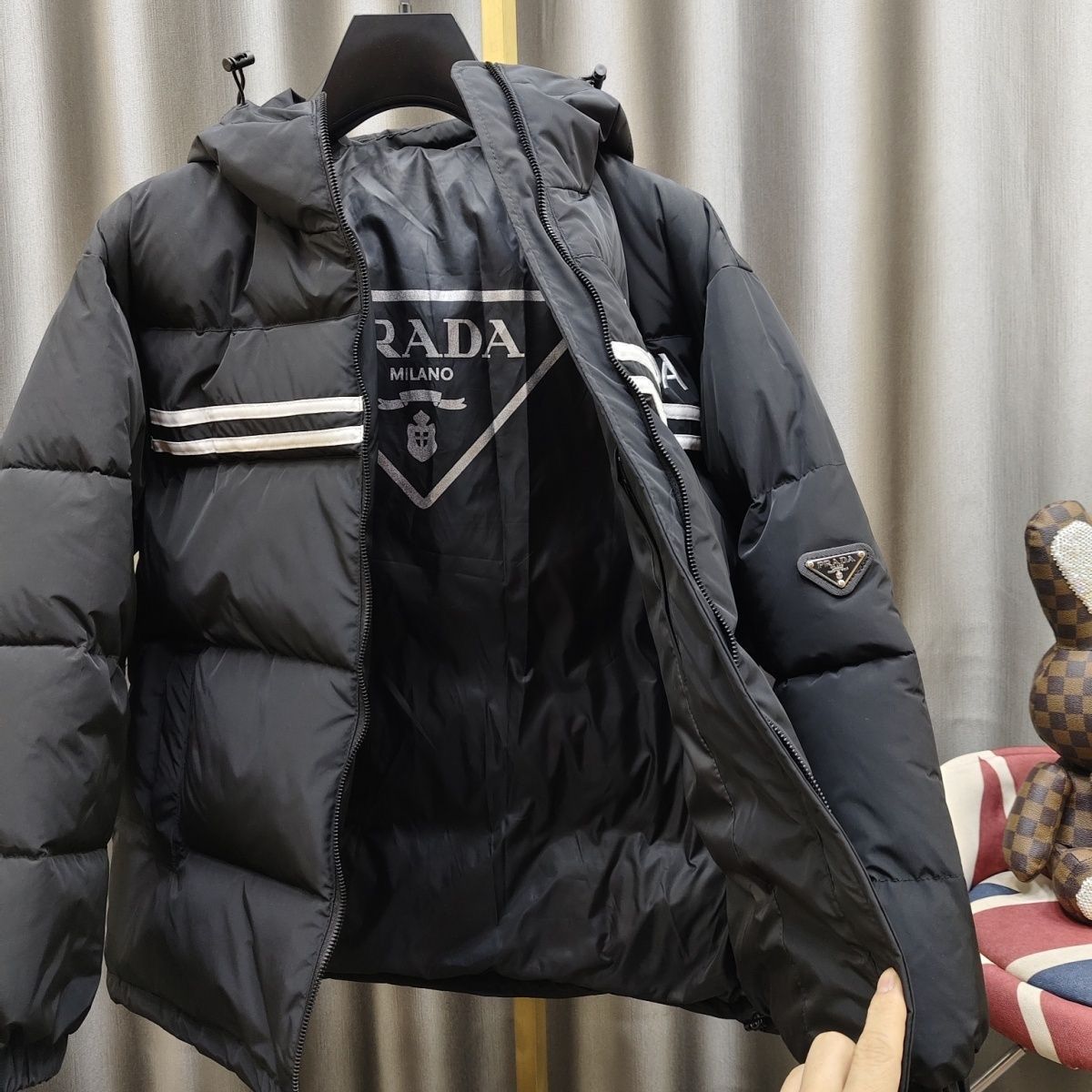 【PRADA旗艦店】プラダ ダウンジャケット ご好評に付き再入荷！