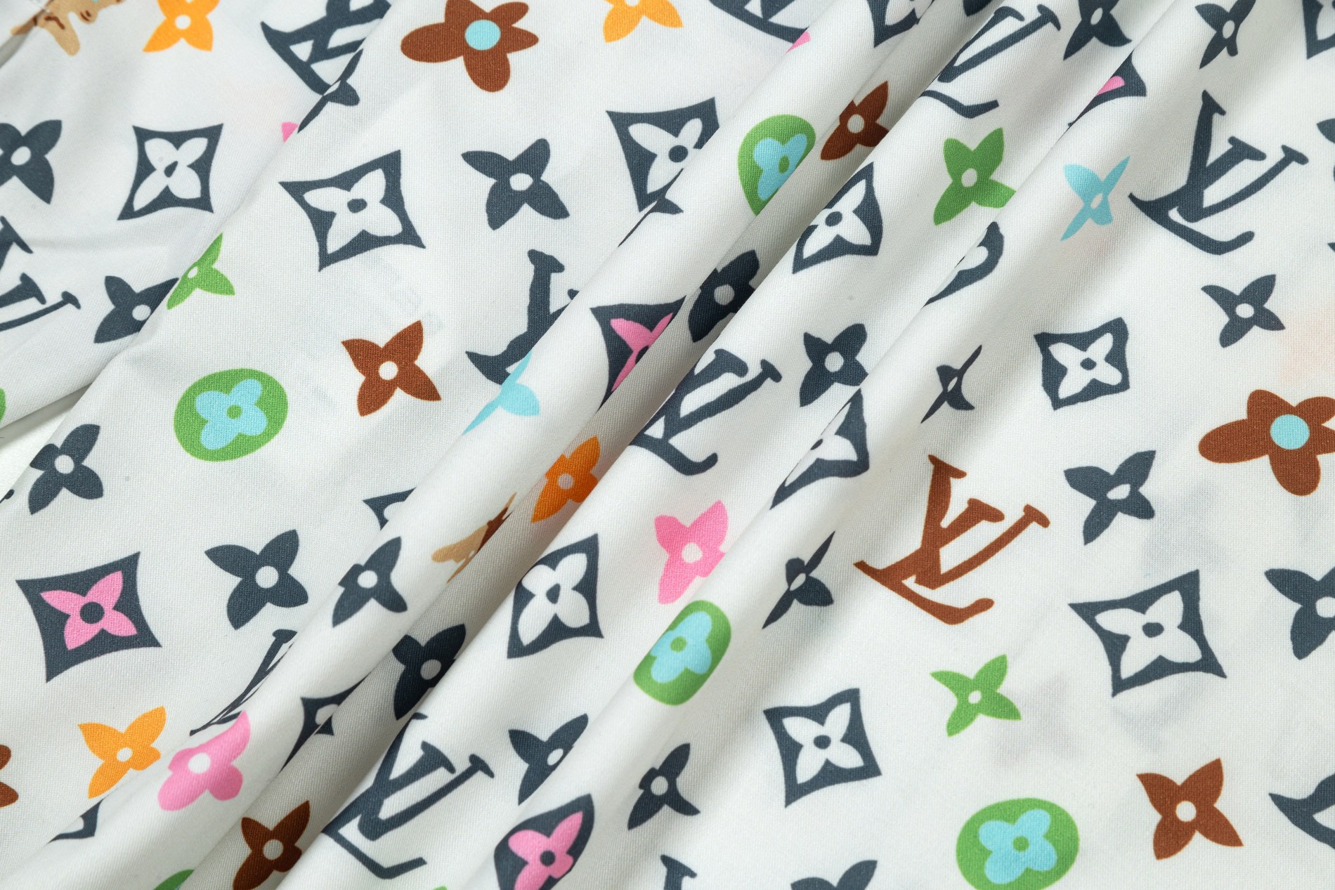 【LOUIS VUITTON 公式旗艦店】ルイヴィトン シャツ ご好評に付き再入荷 240715