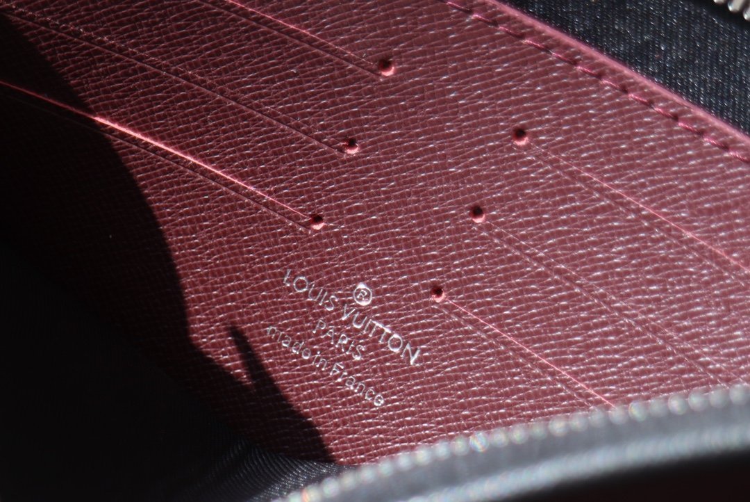 LOUIS VUITTON（ルイヴィトン）クラッチバッグ 27x21x6 cm