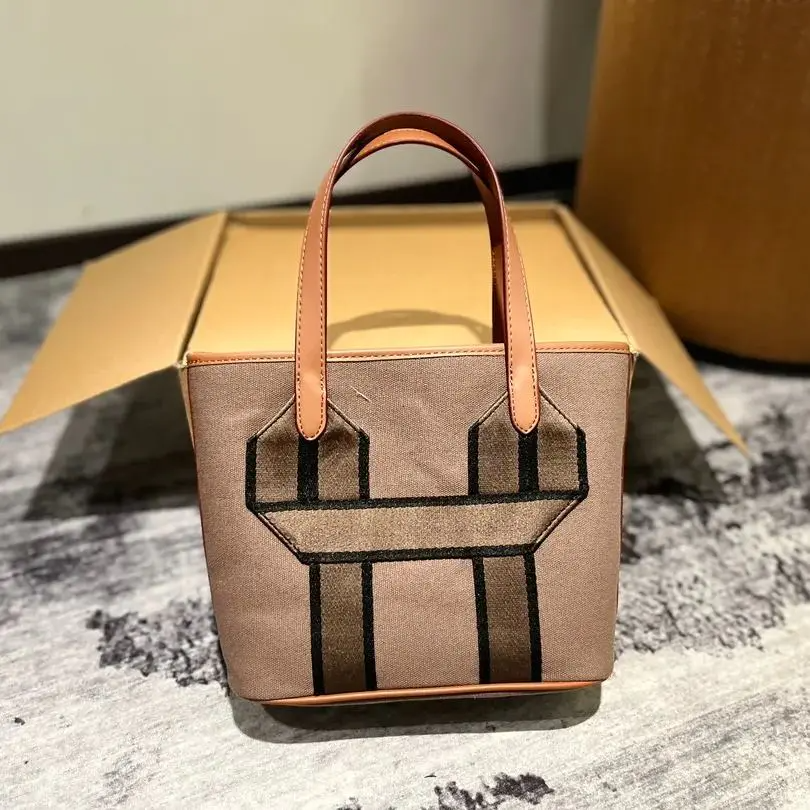 HERMES キャンバス製野菜バスケット