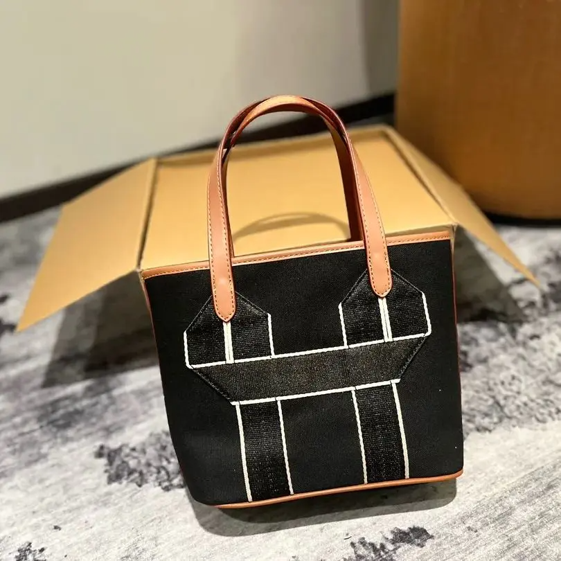 HERMES キャンバス製野菜バスケット