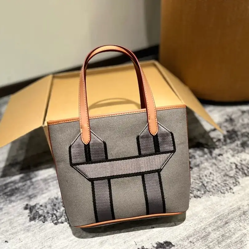 HERMES キャンバス製野菜バスケット