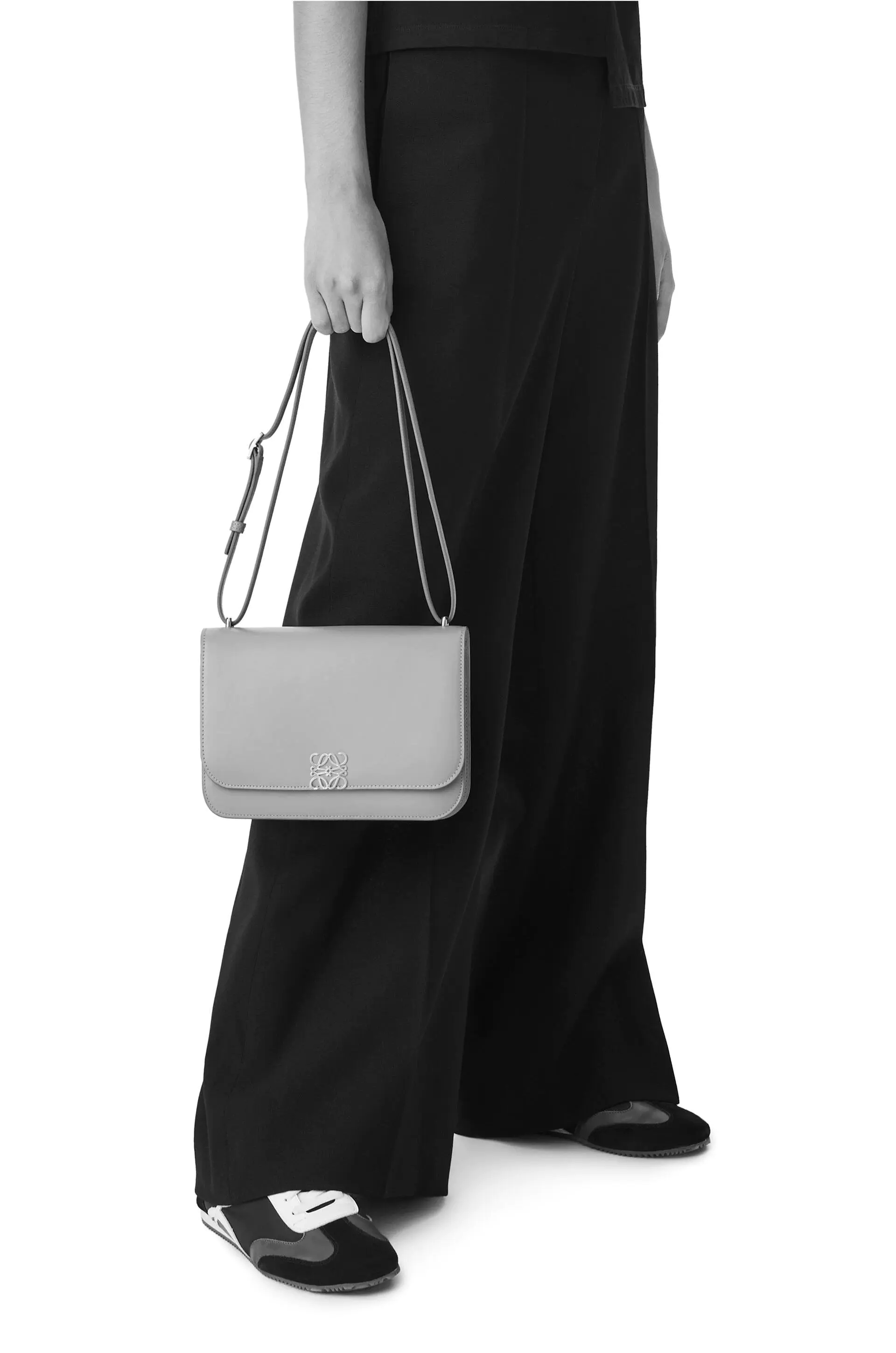 新作 国内即発 LOEWE ゴヤバッグ (シルクカーフ)