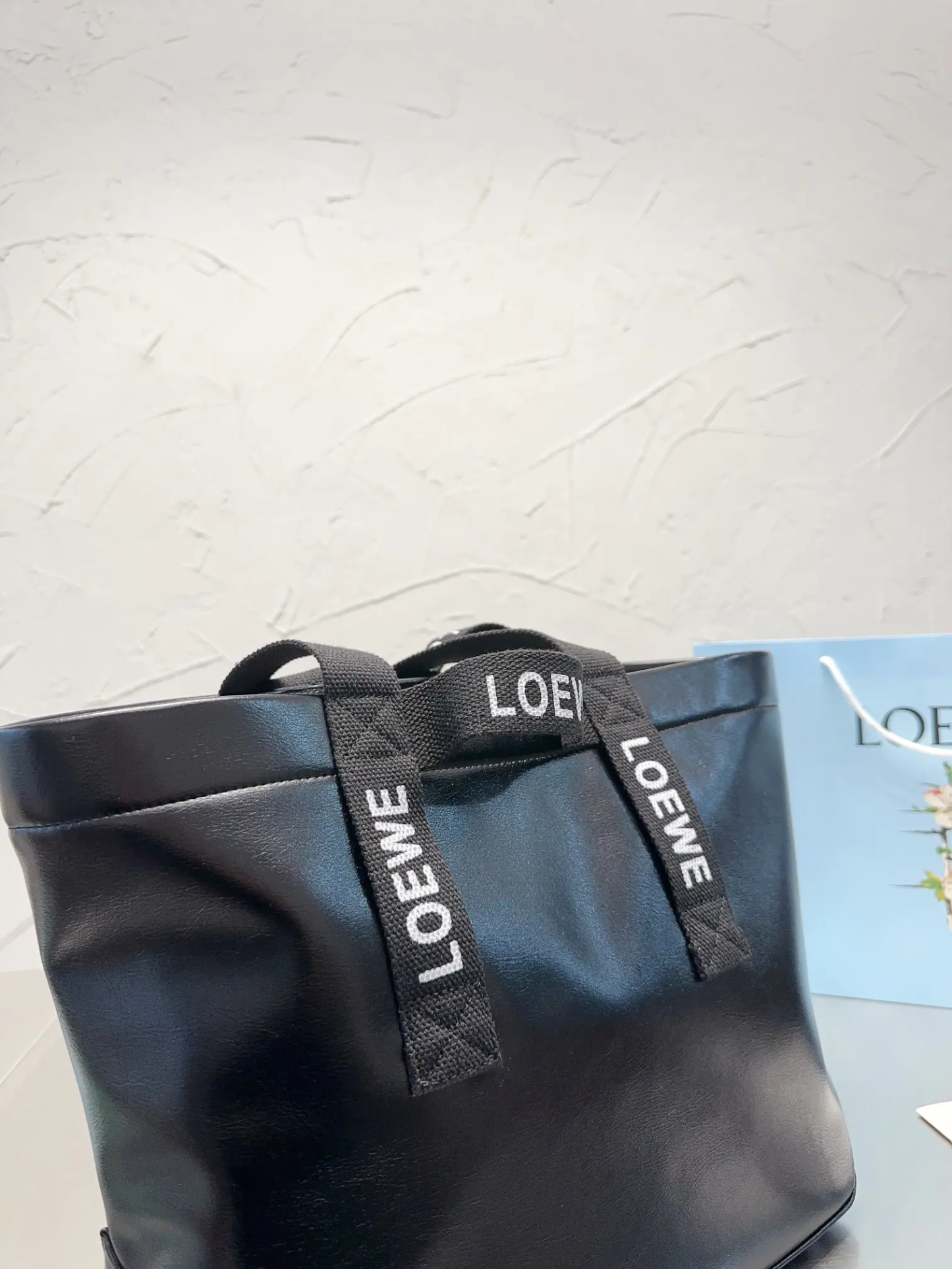 Loewe-ロエベ人気の大型ショッピングバッグ!