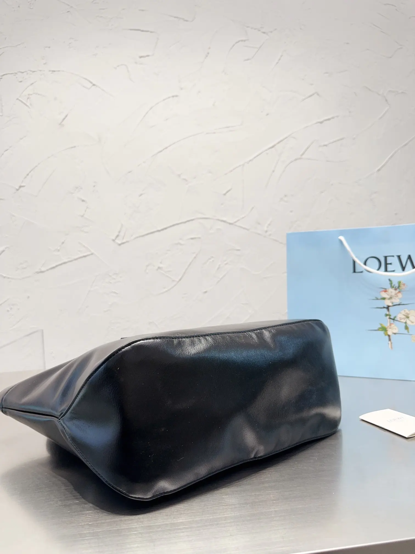 Loewe-ロエベ人気の大型ショッピングバッグ!