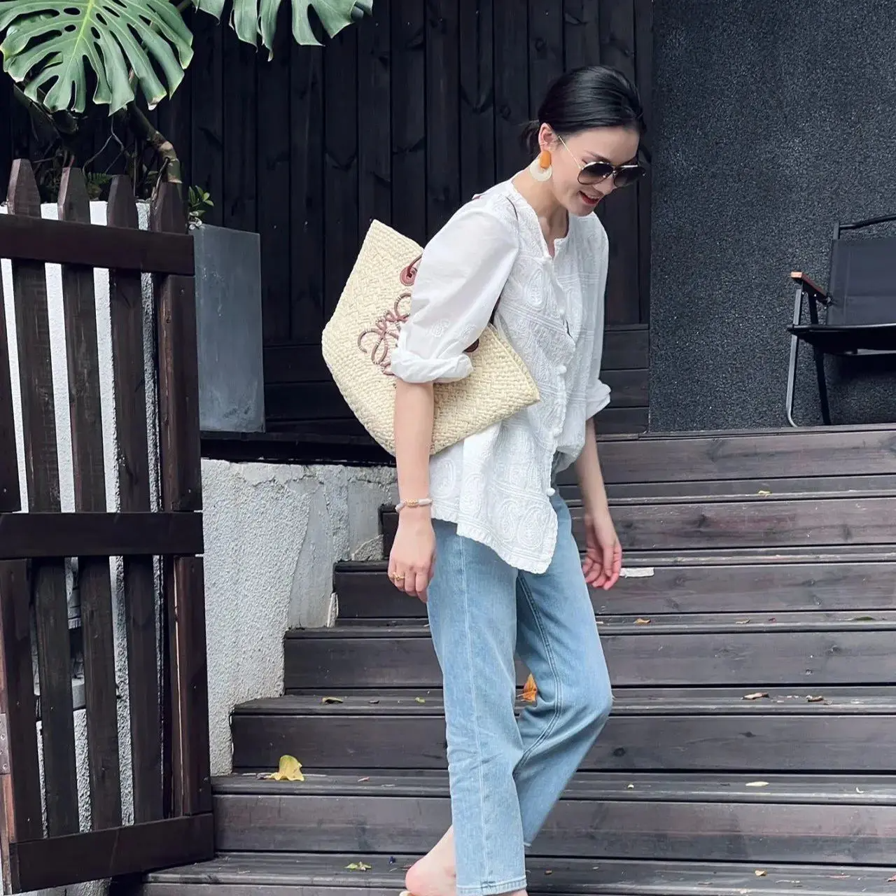 Loewe羅意威Anagram Basket刺繍エンブレム草編みショッピングバッグ野菜かご21夏の新作草編みバッグBasket Bag 野菜かご編みパッチワークショッピングバッグビーチリゾートハンドバッグ