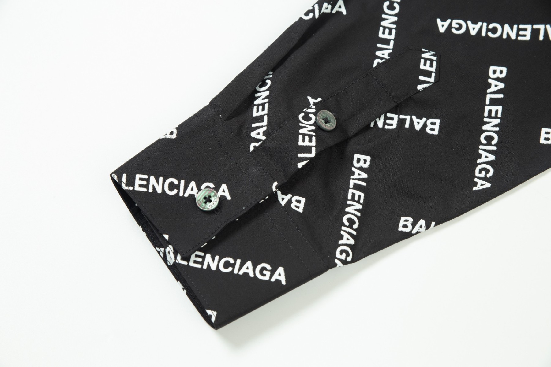【BALENCIAGA 公式旗艦店】バレンシアガ シャツ ご好評に付き再入荷 240715