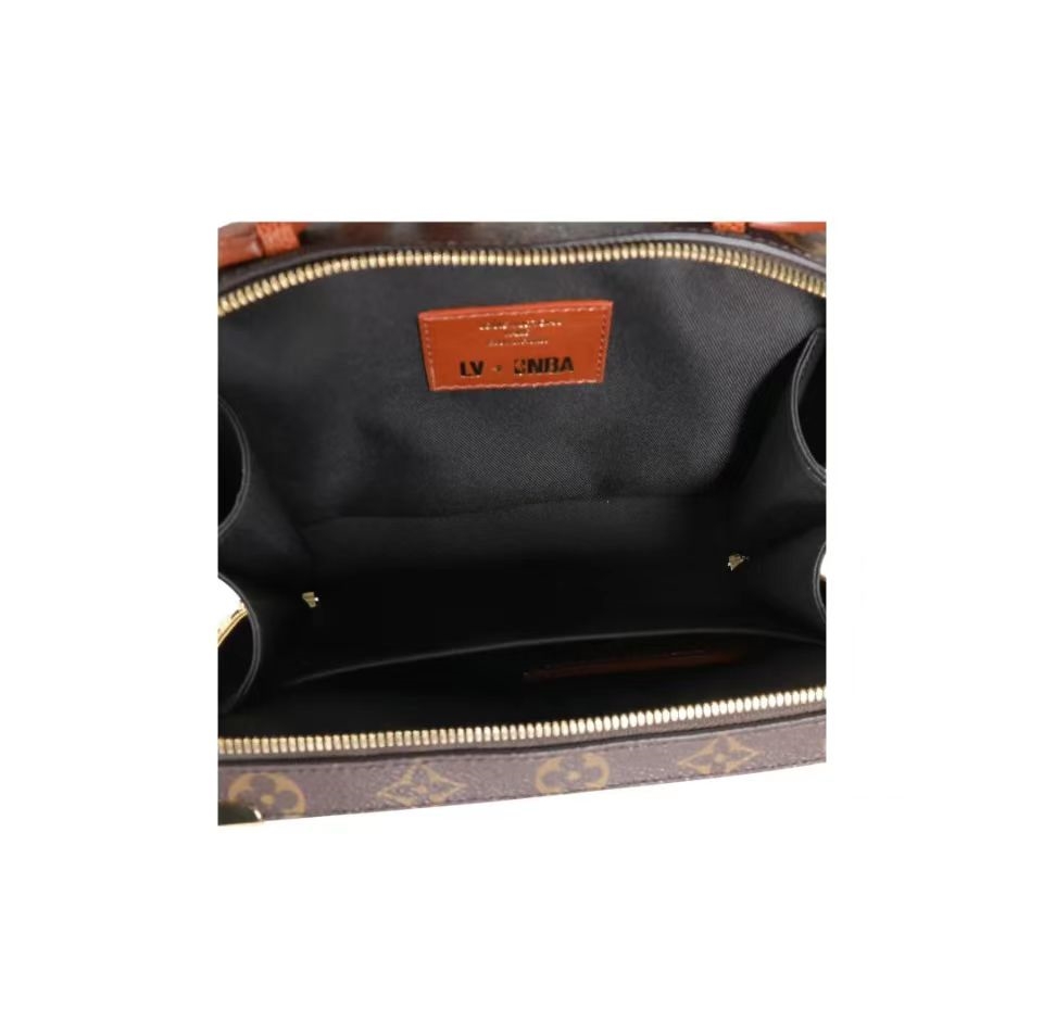 LOUIS VUITTON x  NBA Handle Trunk ショルダーバッグ