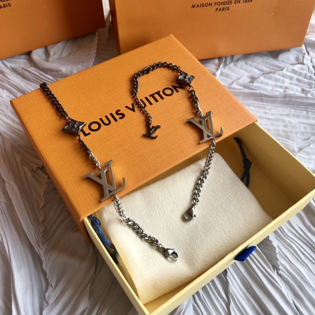 LOUIS VUITTON（ルイヴィトン）チェーンブレスレット
