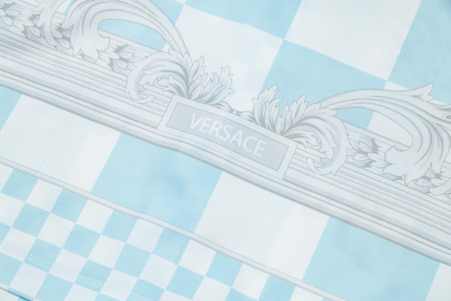 【VERSACE 公式旗艦店】ヴェルサーチ シャツ ご好評に付き再入荷 240716