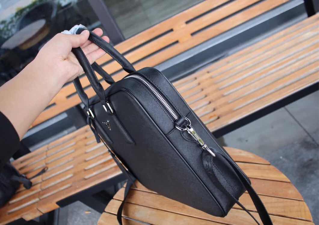 【PRADA 公式旗艦店】プラダ ブリーフケース当日出荷 好評に付き再入荷！39*30*6.5CM