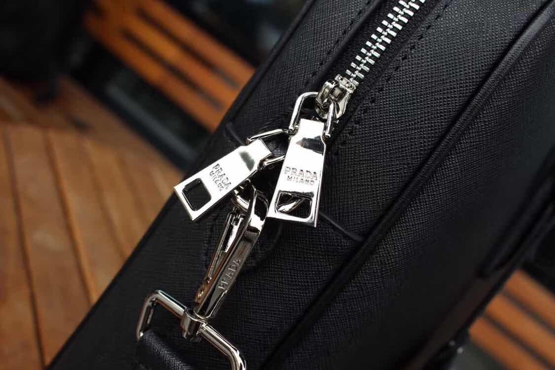 【PRADA 公式旗艦店】プラダ ブリーフケース当日出荷 好評に付き再入荷！39*30*6.5CM