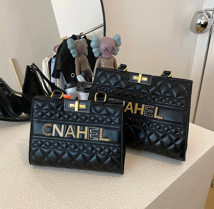 👜レターワンショルダーバッグ、ファッショナブルな大容量テクスチャードメッセンジャーバッグ👜【送料無料】