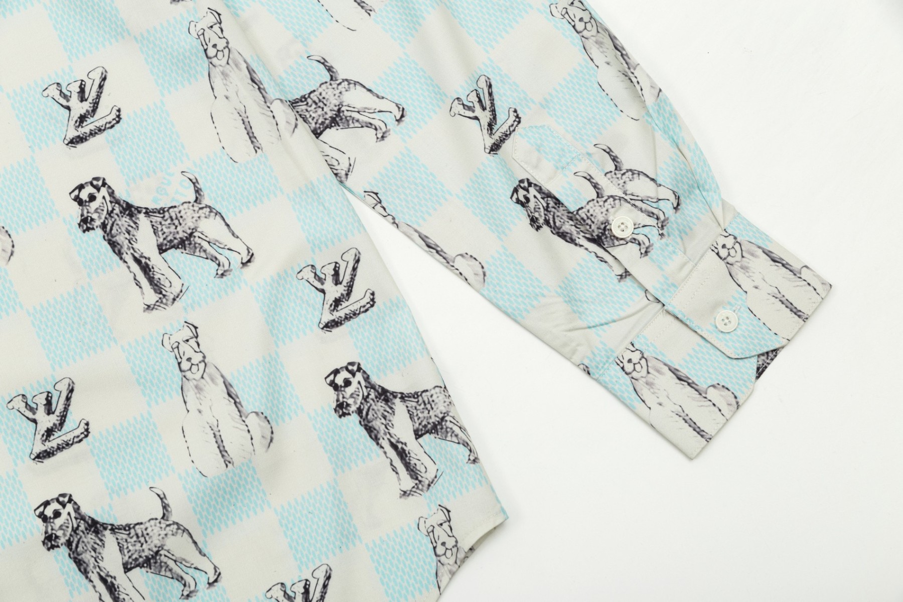 【LOUIS VUITTON 公式旗艦店】ルイヴィトン シャツ ご好評に付き再入荷 240715