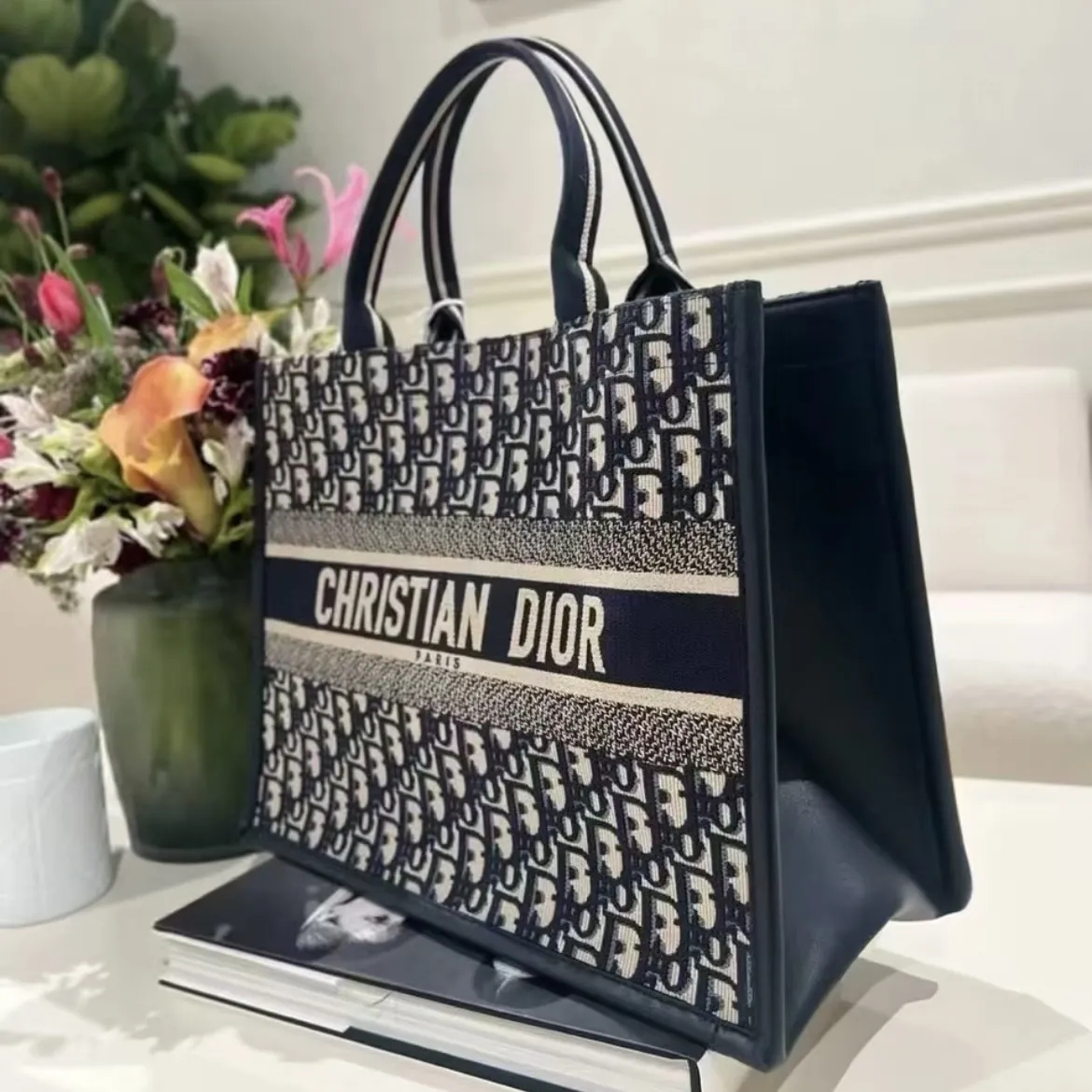 スタイリッシュで可愛い★DIOR BOOK TOTE バッグ スモール