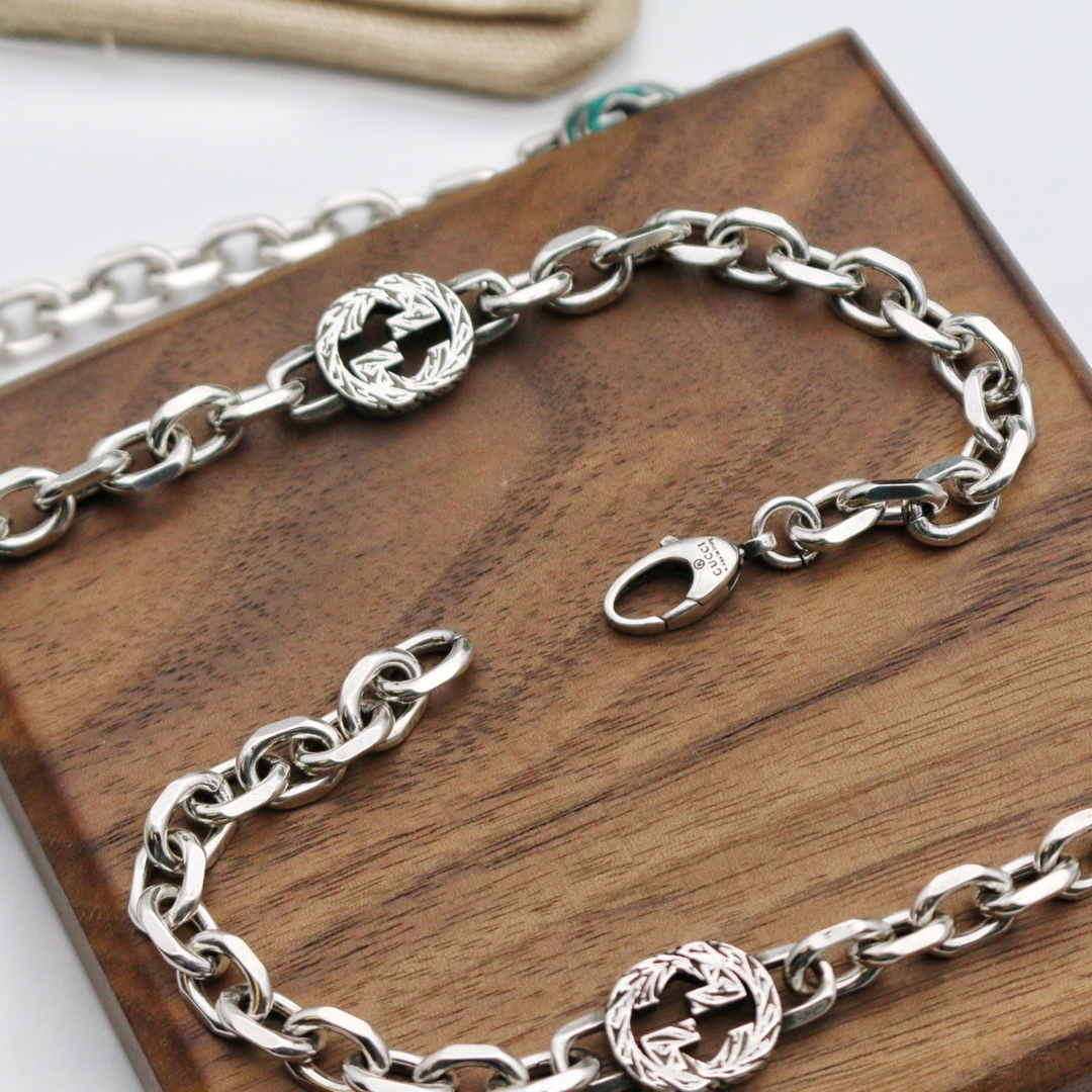 GUCCI エナメル インターロッキングG ネックレス