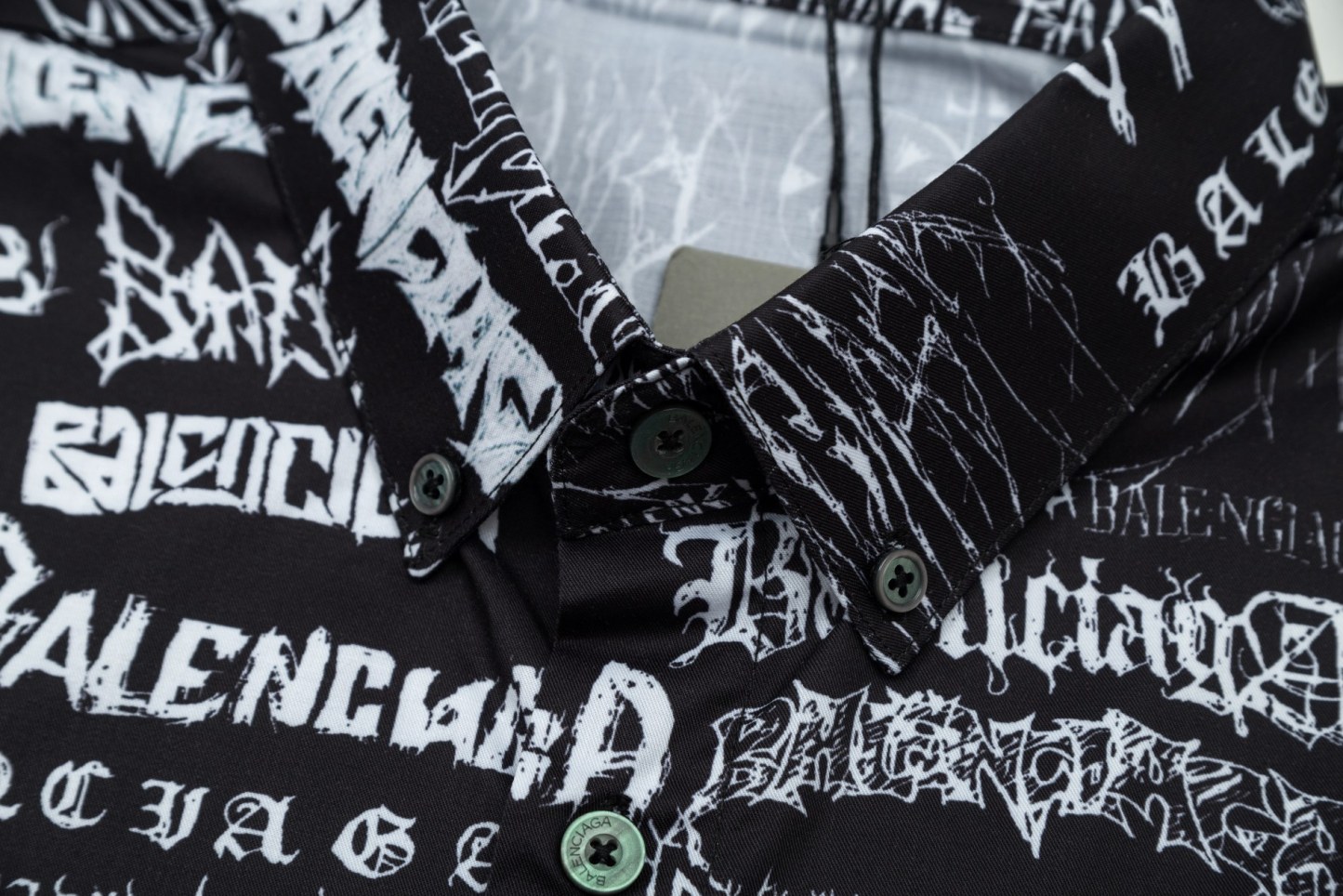 【BALENCIAGA 公式旗艦店】バレンシアガ シャツ ご好評に付き再入荷 240715