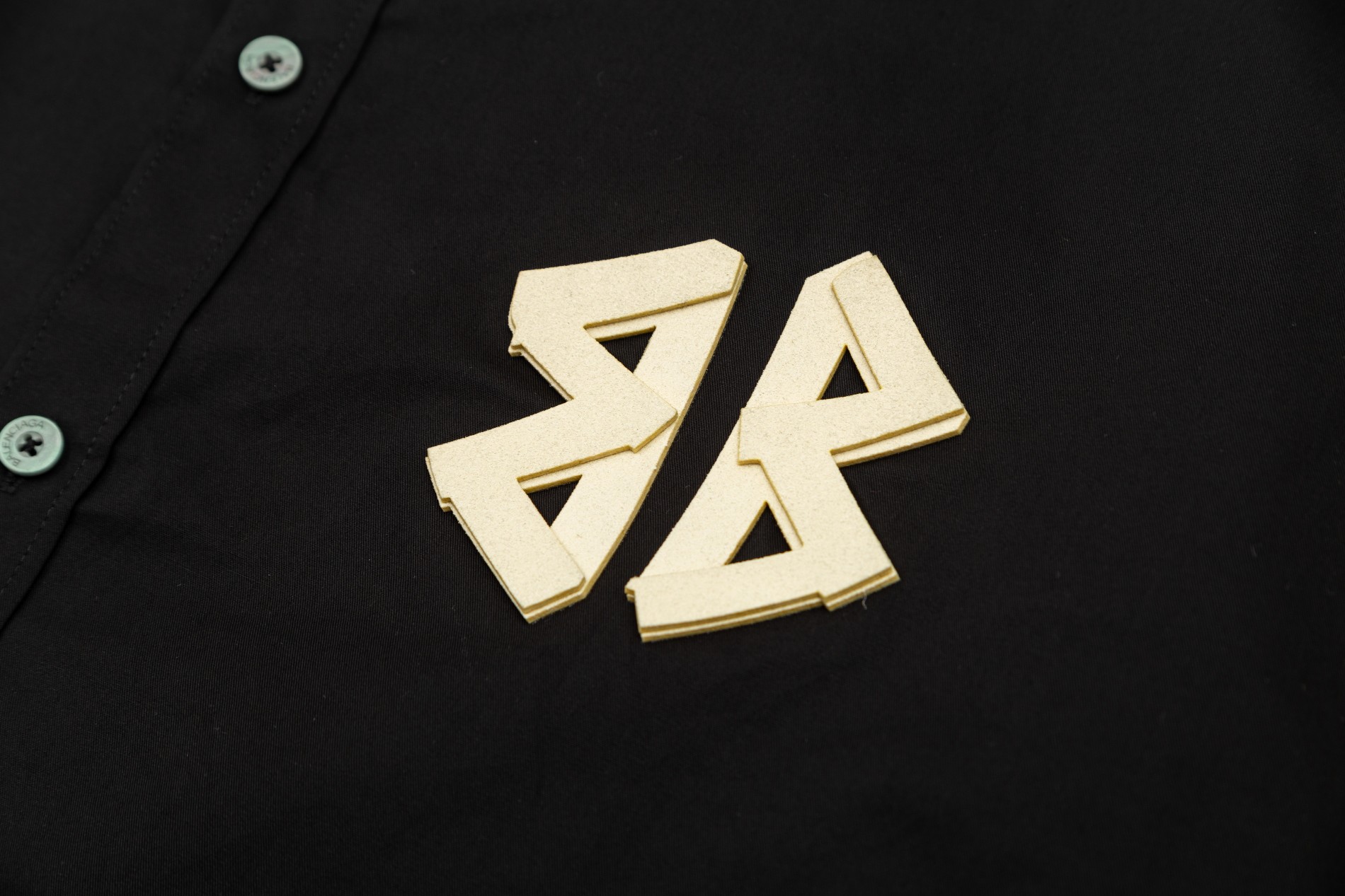 【BALENCIAGA 公式旗艦店】バレンシアガ シャツ ご好評に付き再入荷 240715