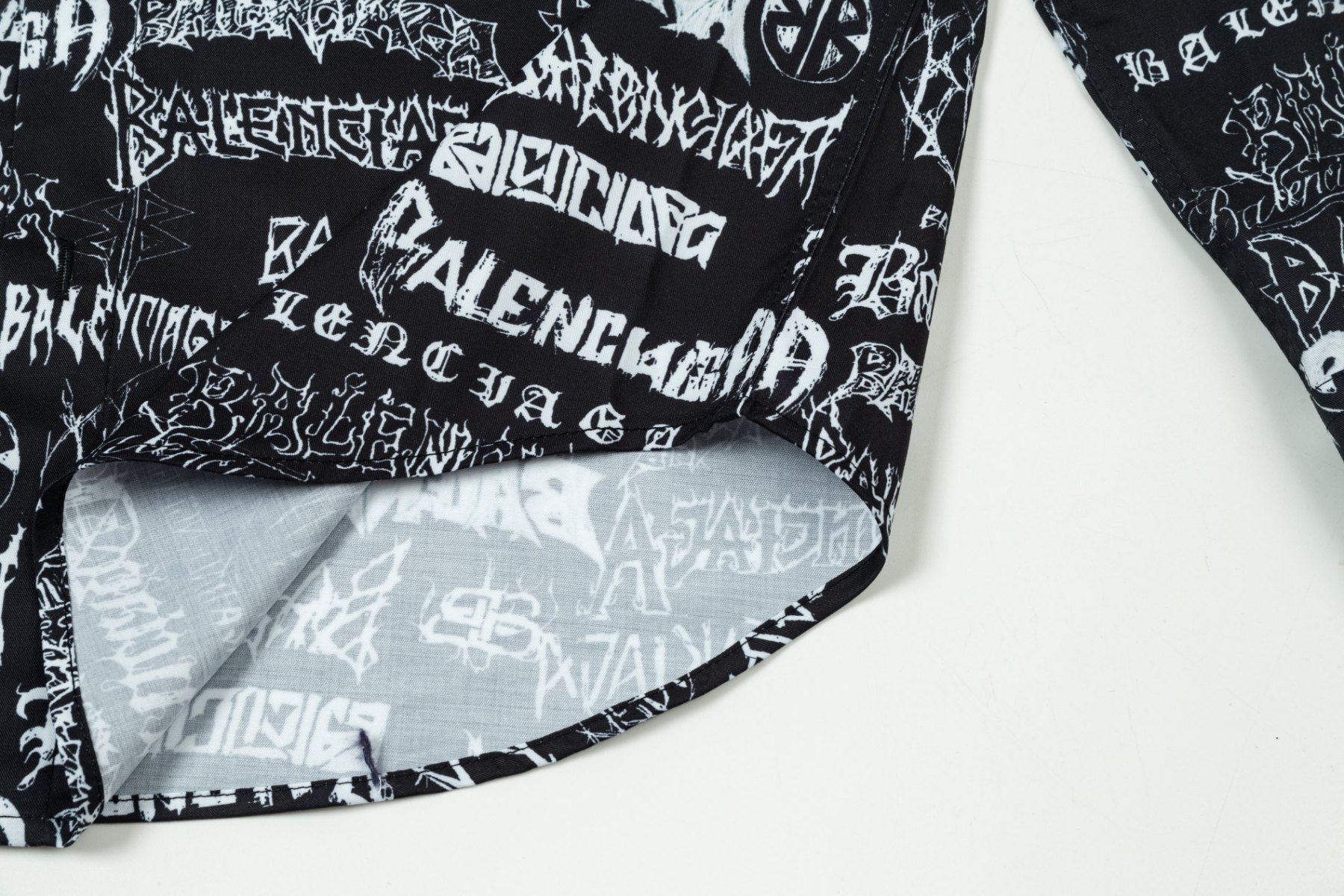 【BALENCIAGA 公式旗艦店】バレンシアガ シャツ ご好評に付き再入荷 240715