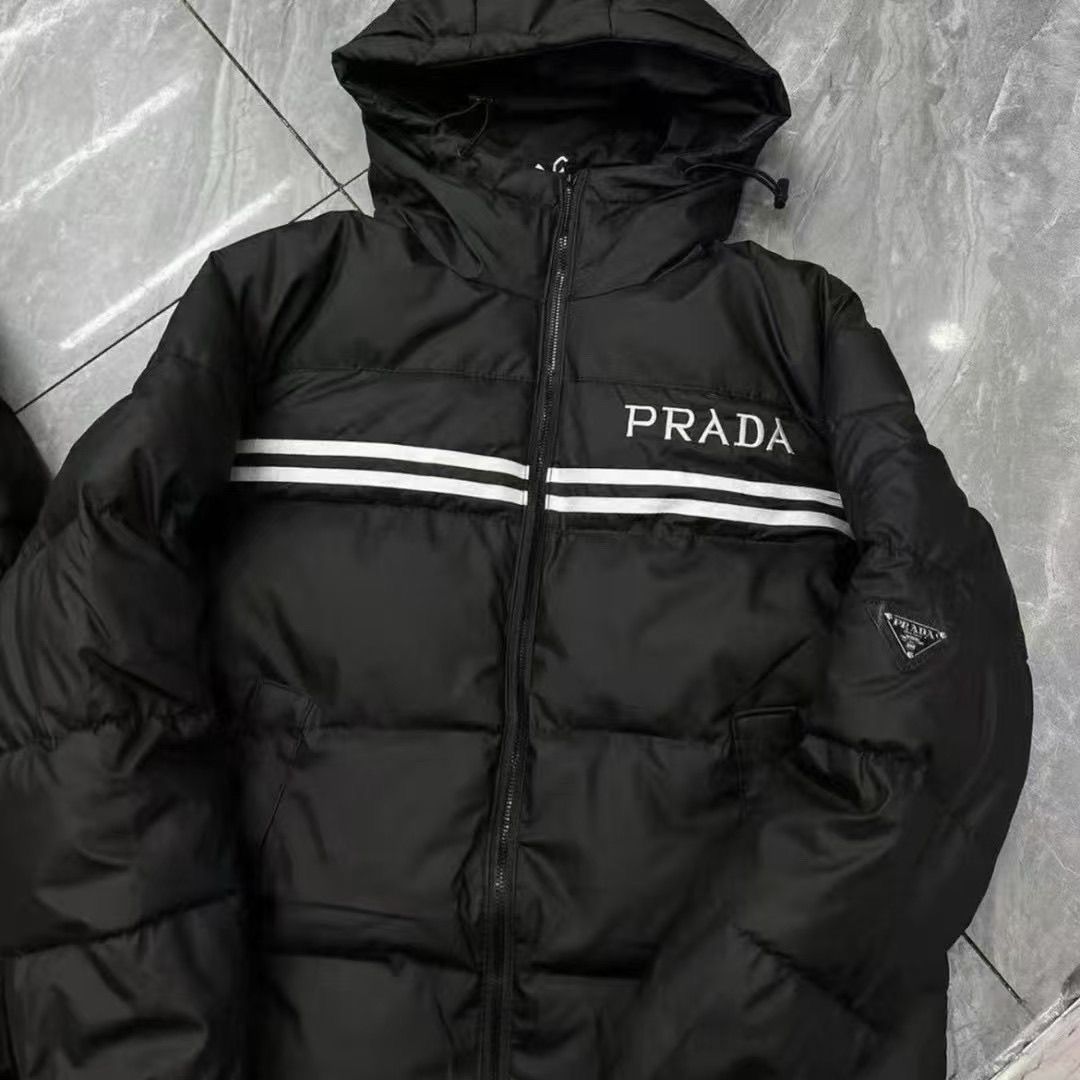 【PRADA旗艦店】プラダ ダウンジャケット ご好評に付き再入荷！