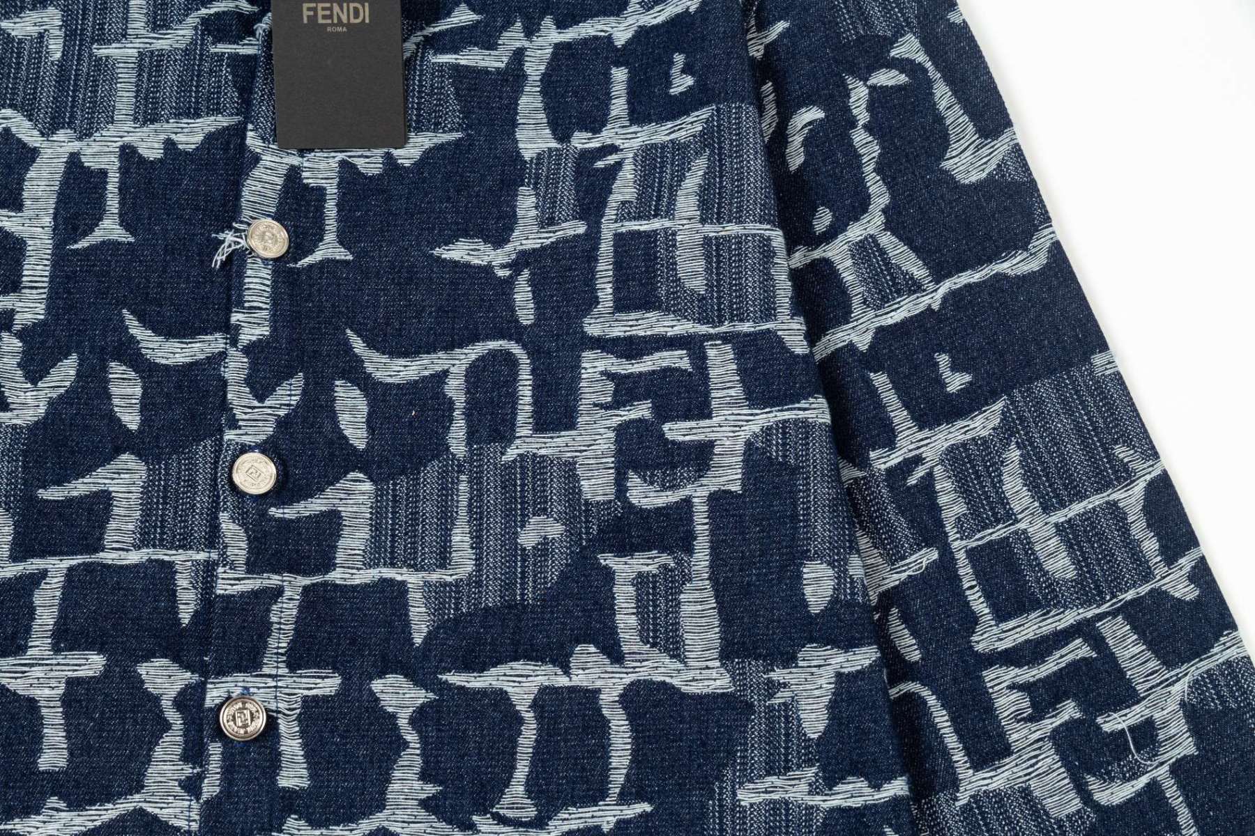 【FENDI 公式旗艦店】フェンディ シャツ ご好評に付き再入荷 240716