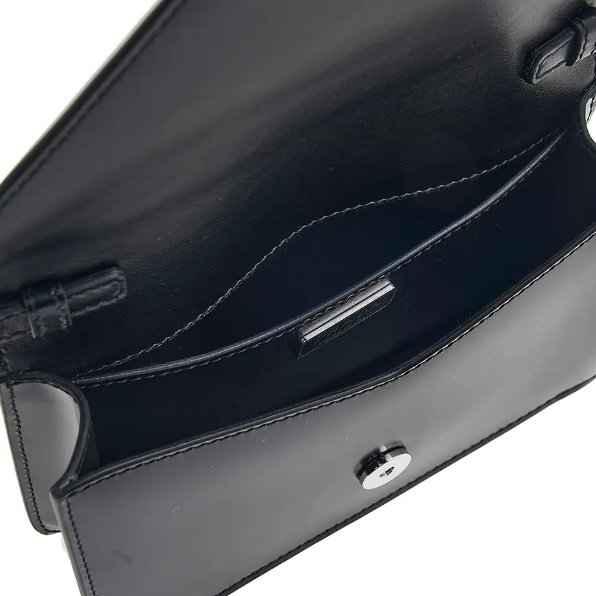 PRADA-三角ロゴ-チェーン-ショルダーバック