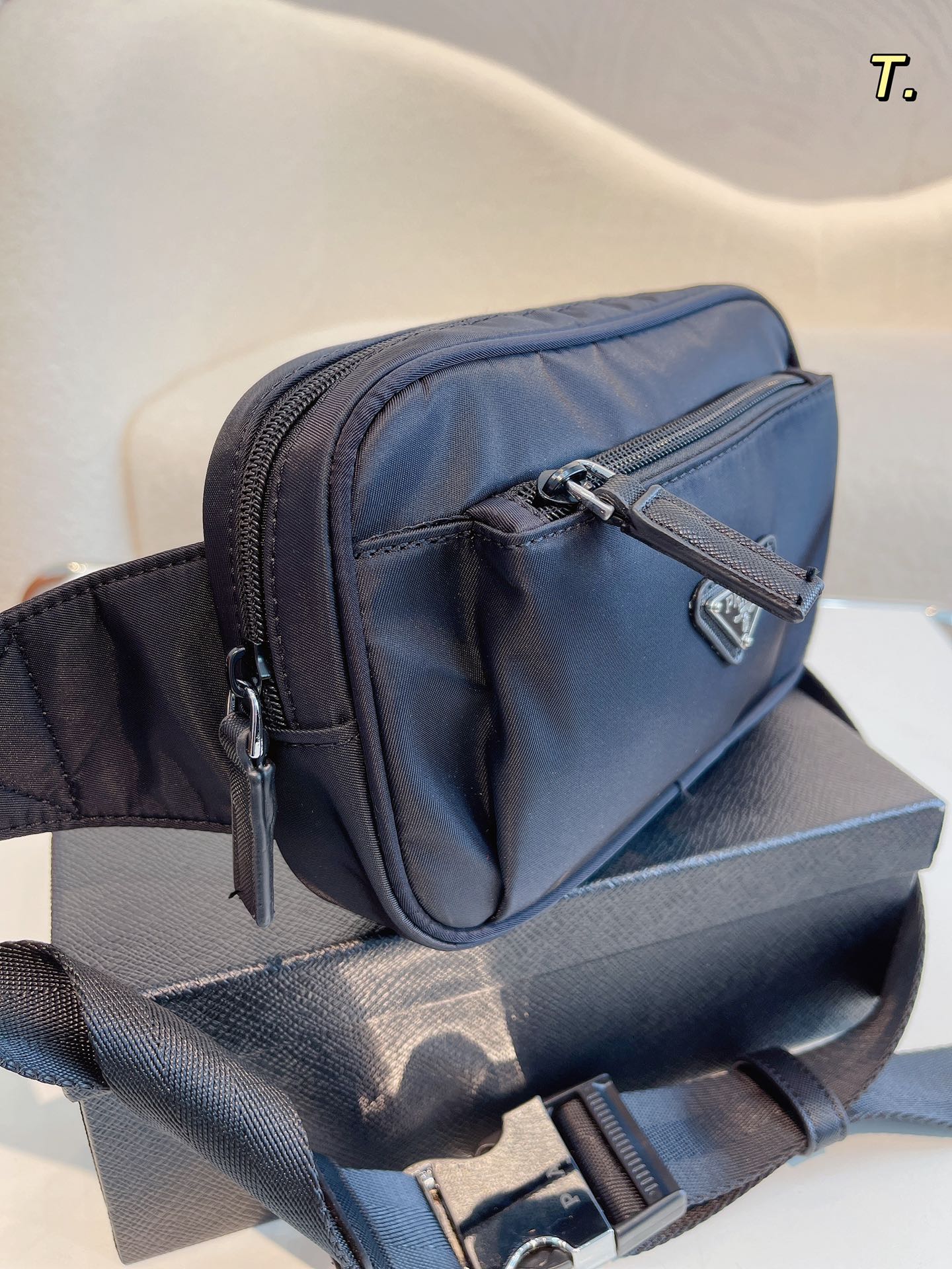 【Prada旗艦店】( プラダ ) バムバッグ 21x4x13 cm