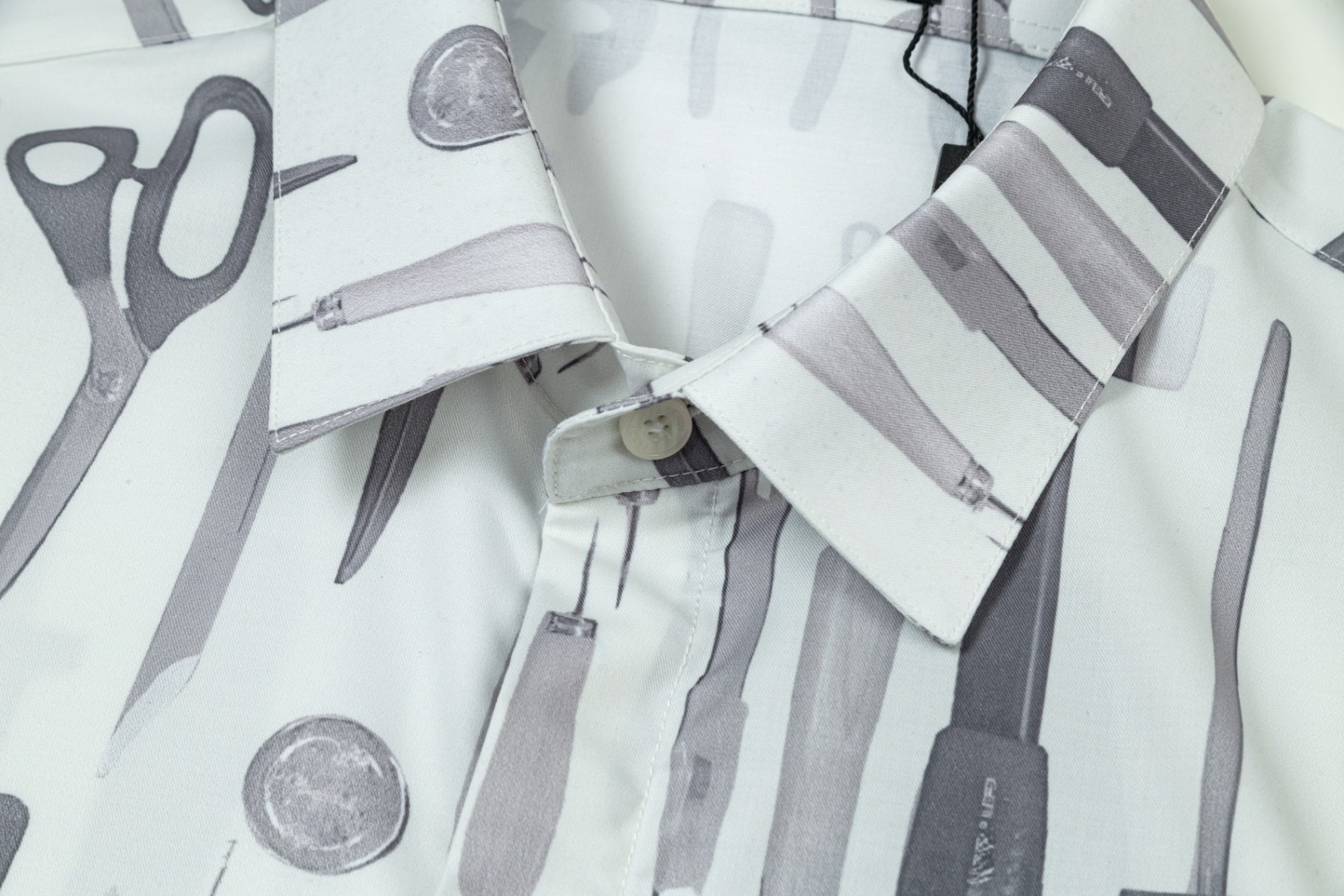 【FENDI 公式旗艦店】フェンディ シャツ ご好評に付き再入荷 240716