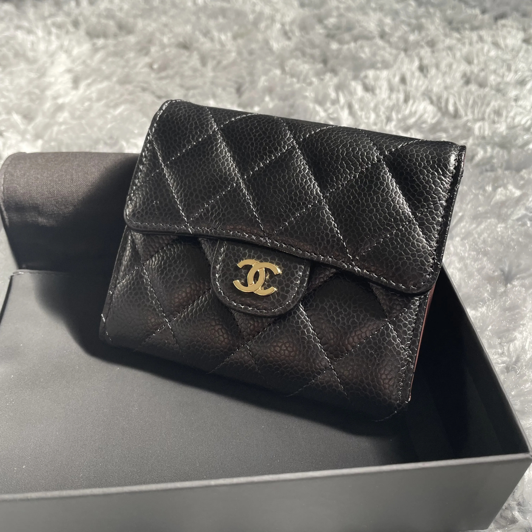 《シルエットとロゴが可愛い♪》CHANEL マトラッセ三つ折り財布