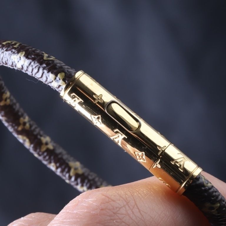 LOUIS VUITTON（ルイヴィトン）LV CONFIDENTIAL ブレスレット