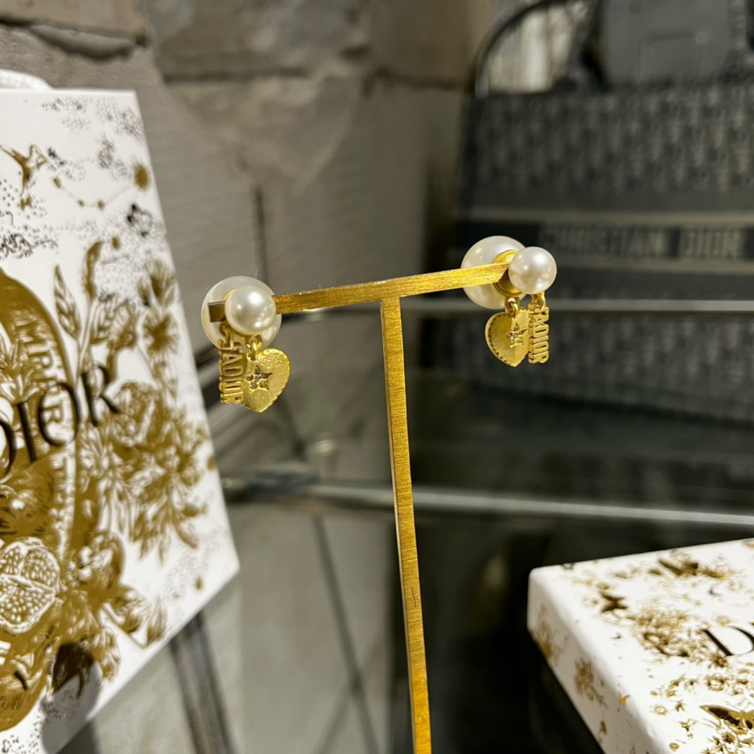 DIOR (ディオール) パール ピアス