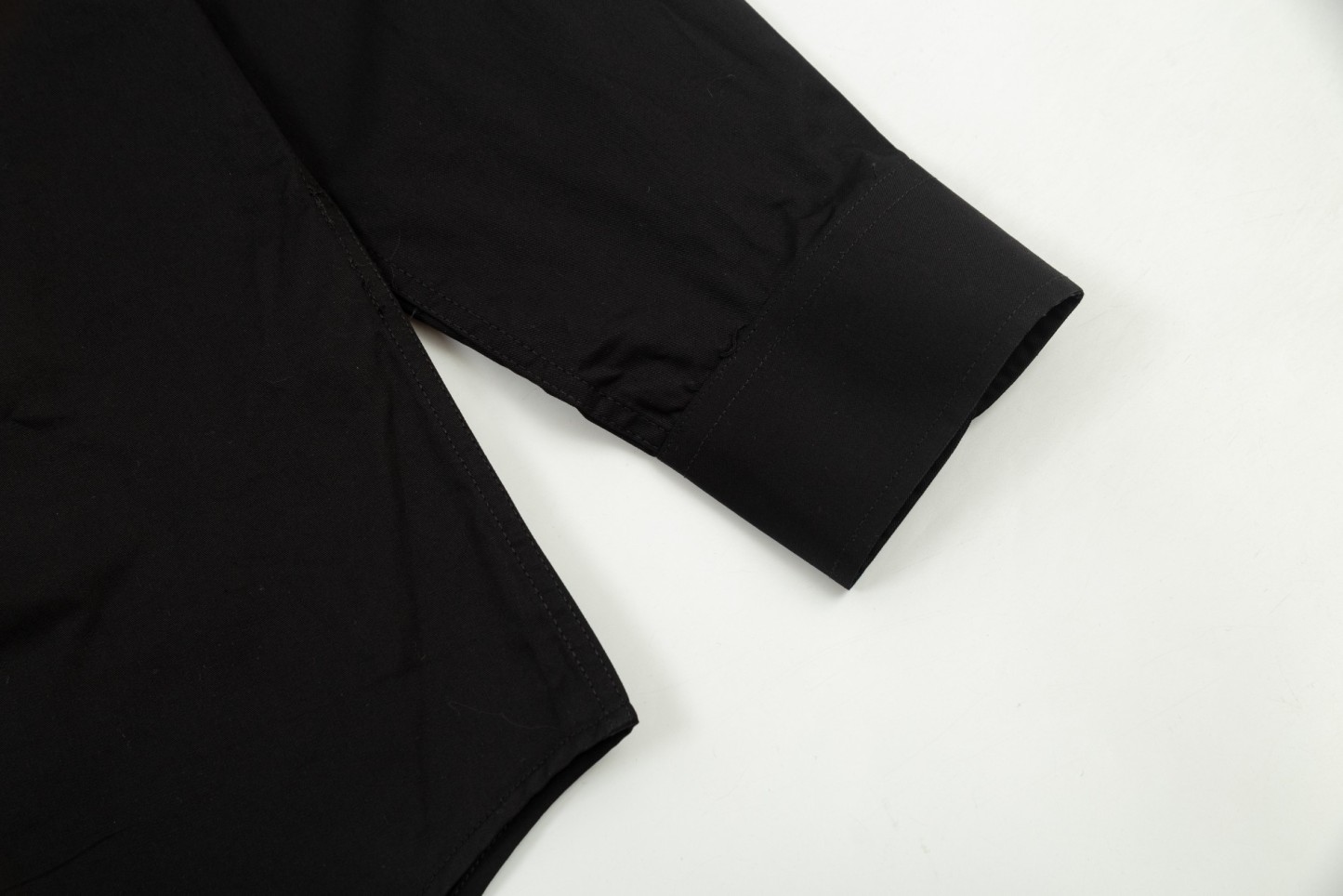 【GIVENCHY 公式旗艦店】ジバンシー シャツ ご好評に付き再入荷 240802