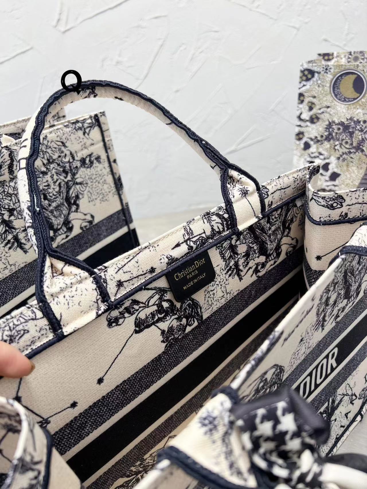 Dior 刺繍入りショッピングバッグ シーズン限定