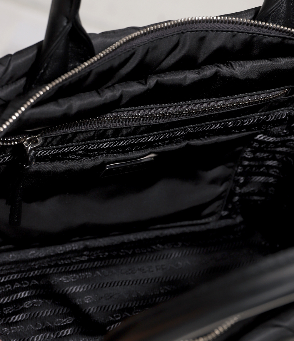 PRADA RE-NYLON ミディアム パデッドトートバッグ