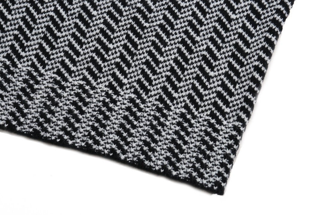 【PRADA 公式旗艦店】プラダ セーター好評に付き再入荷！ 241031