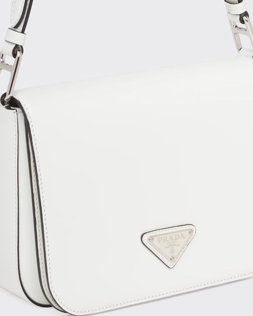 🔥大人気！雑誌「VIVI」に掲載!💓藤田ニコルの愛用ブランドの新作バッグが掲載された💓ブラックレザーショルダーバッグ 👜大人の女性へ