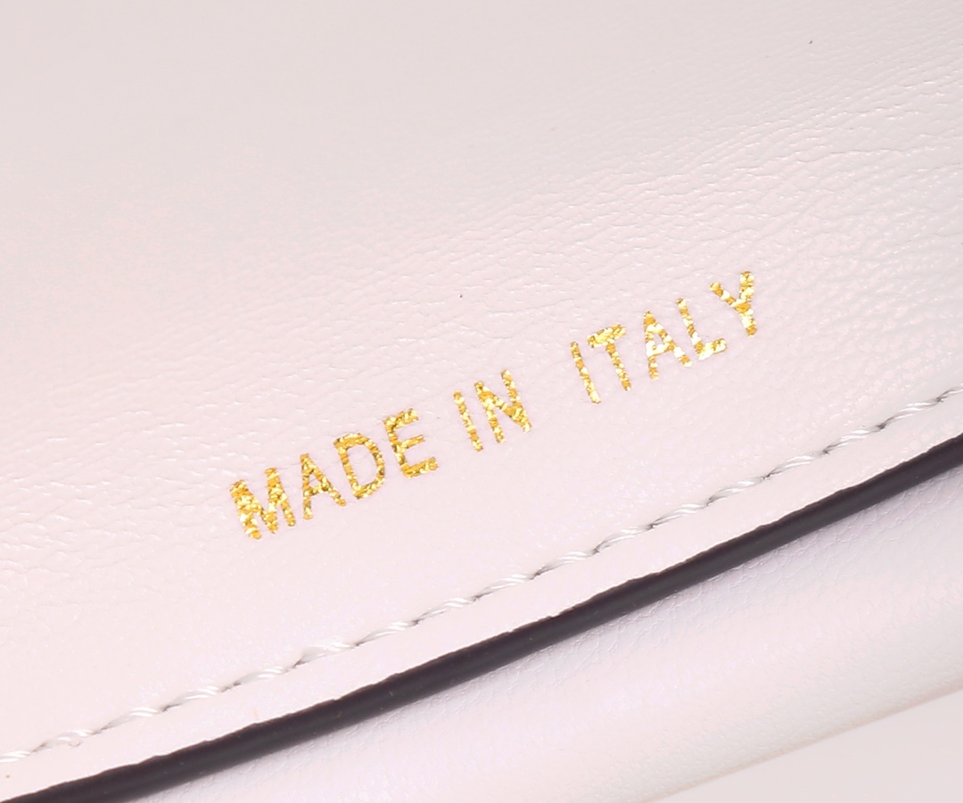 【FENDI 公式 旗艦店】フェンディ ハンドバッグ 当日出荷 好評に付き再入荷！20*15.5*11CM