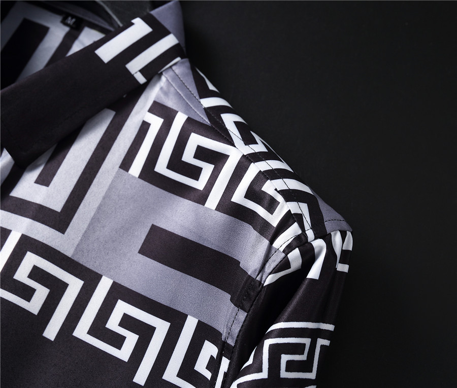 【VERSACE 公式旗艦店】ヴェルサーチ シャツ ご好評に付き再入荷！