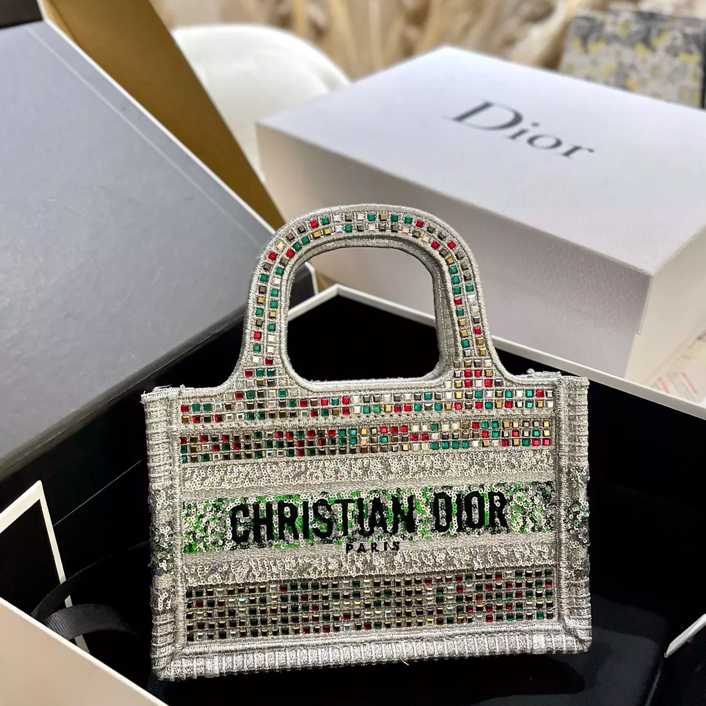 日本未入荷 DIORプレミアムジュエルモザイクBOOK TOTE