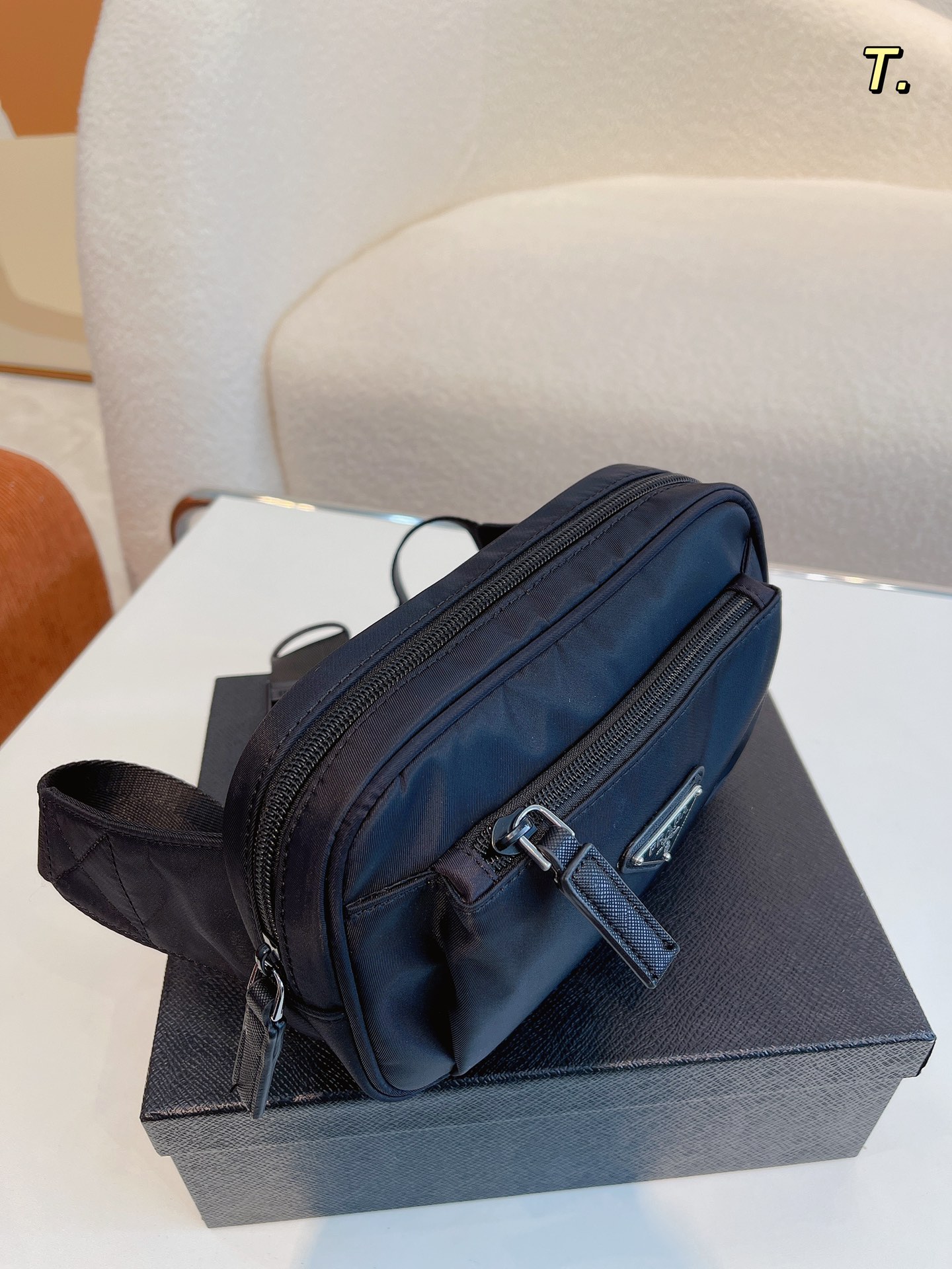 【Prada旗艦店】( プラダ ) バムバッグ 21x4x13 cm