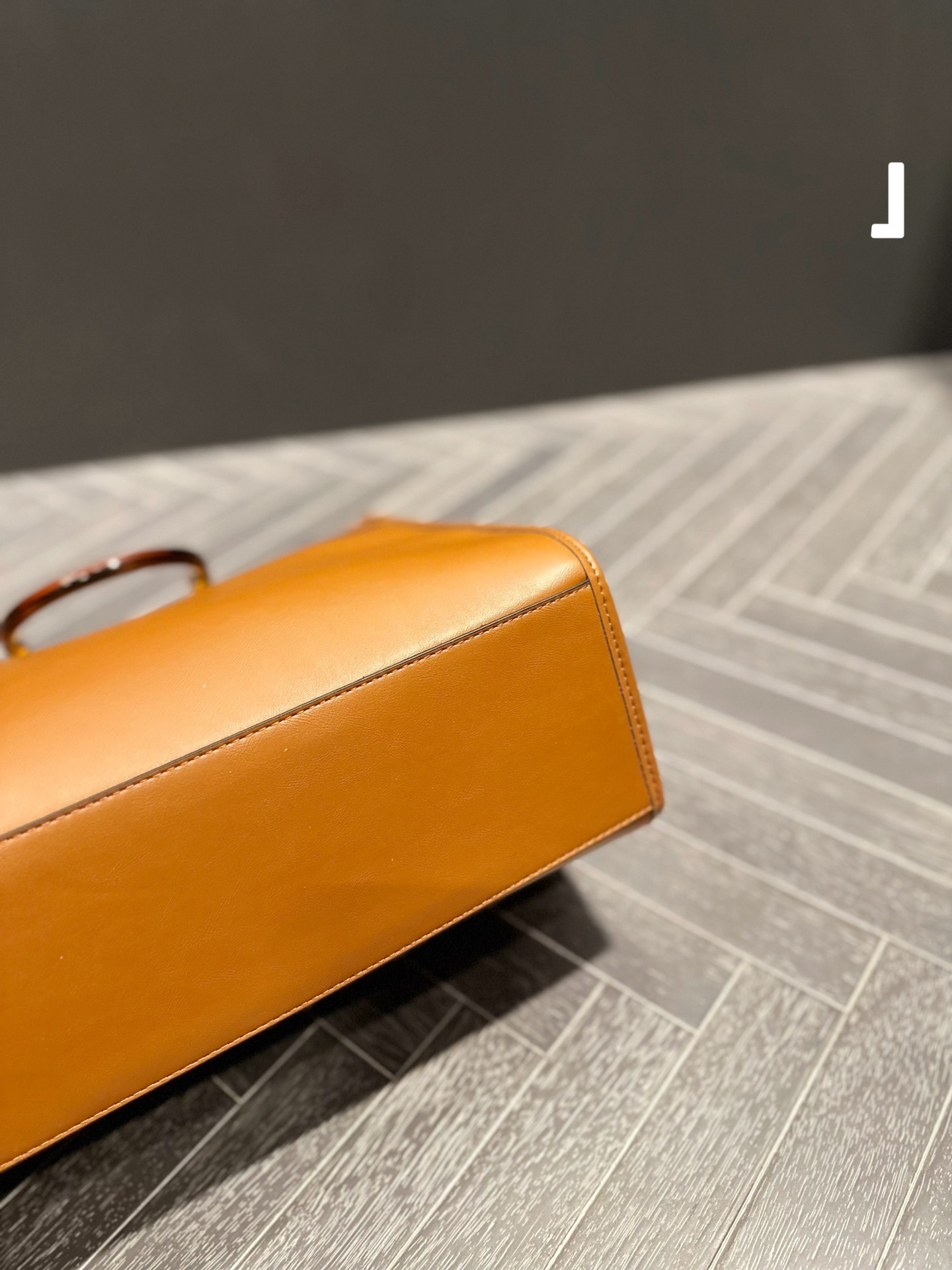 【FENDI 公式 旗艦店】フェンディ ショルダーバッグ 当日出荷 好評に付き再入荷！35.30CM