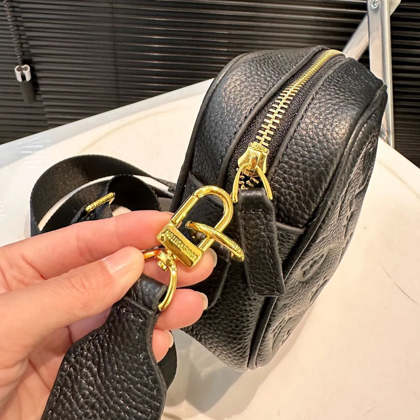 ◇Louis Vuitton◇ 新作カメラバッグは容量もサイズも大好評