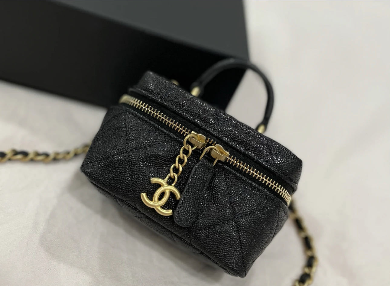 ✨VERY雑誌掲載！矢野未希子さん愛用の新作バッグが登場!!まさに「今」持ちたい！💓CHANELスモール ヴァニティー ケース