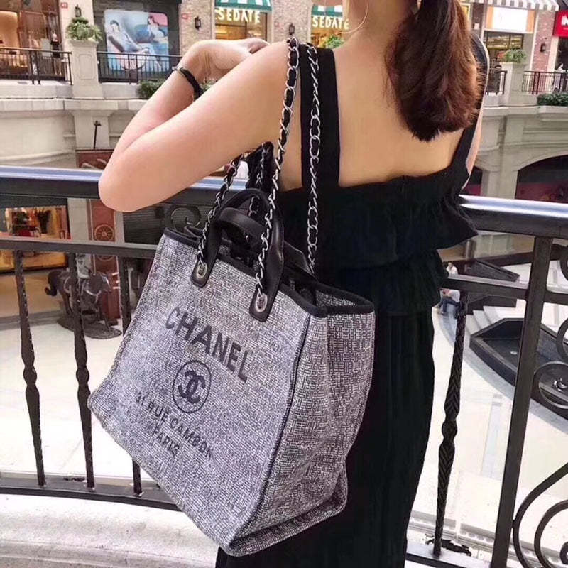 【 CHANEL】シャネル 大きなチャコールキャンバスドーヴィルトートTOTE