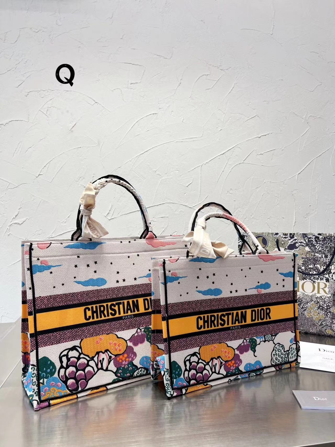 Dior 刺繍入りショッピングバッグ シーズン限定