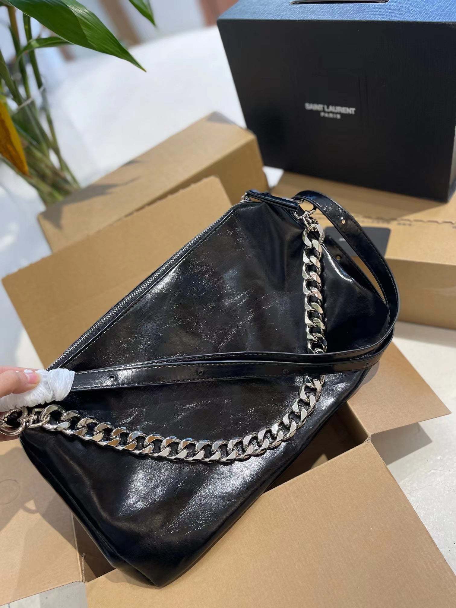 👜Ysl 側面のロゴ メッセンジャーバッグ