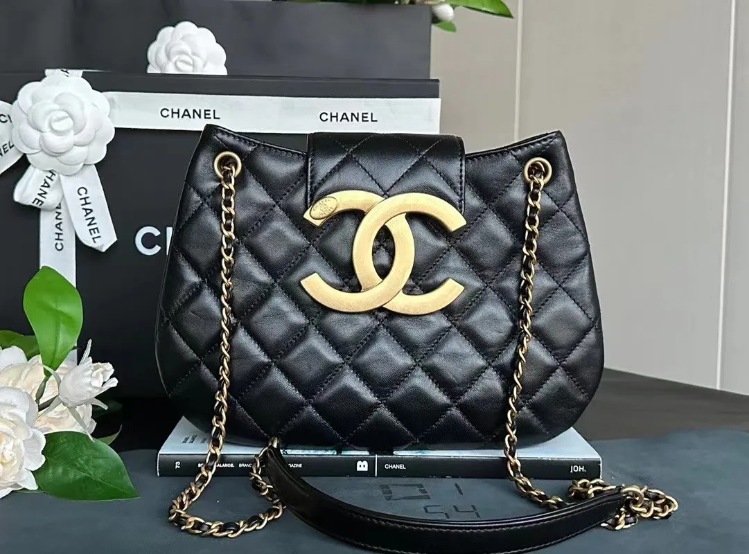 【24C★新作】CHANEL　メッセンジャーバック